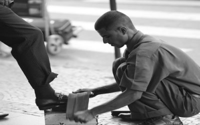 Palermo, 15 posti da lustrascarpe: si candidano anche diversi laureati