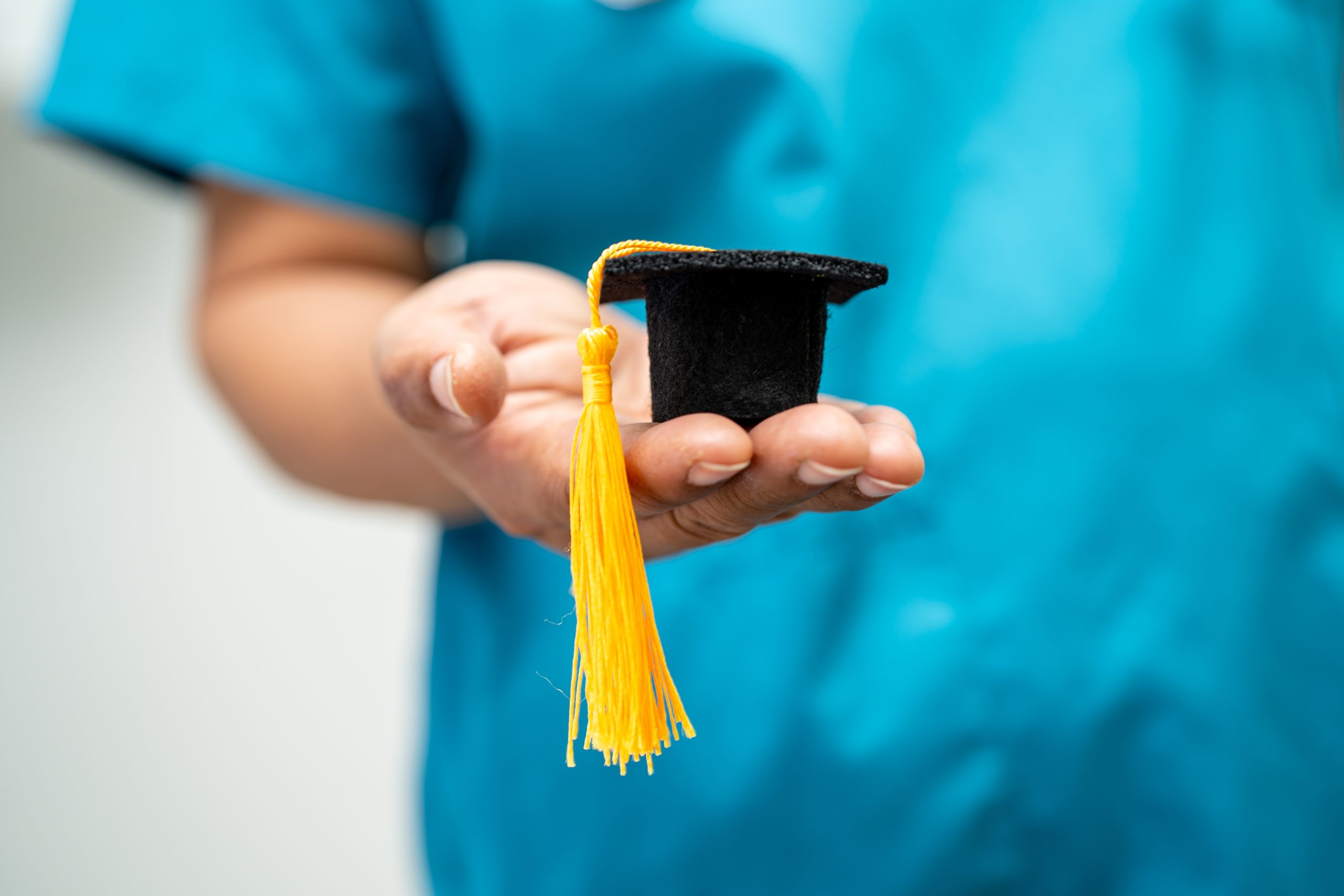 Per tutti gli aspiranti medici, che hanno fatto il test di Medicina, l’attesa sta per finire! Infatti il 10 settembre il Ministero dell’Università e della Ricerca (MUR) pubblicherà la graduatoria nazionale.